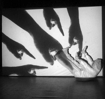 Студенти-учасники МАРА-туру в Україні у перфоменсі "Процесія образів"